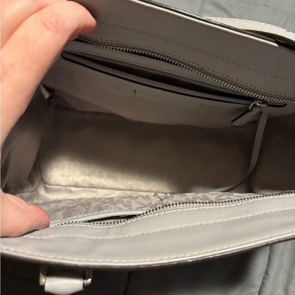 MICHAEL KORS Gray Chevron Selma Crossbody Handbag - Picture 4 of 10